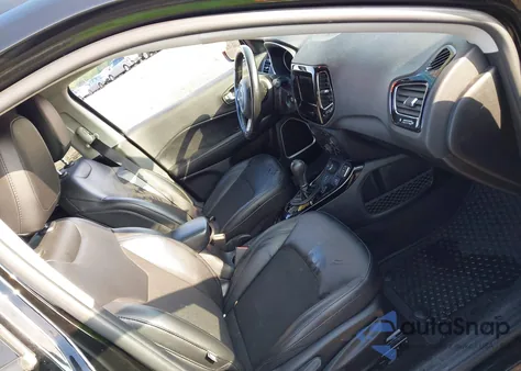 2021 Jeep Compass Altitude 4X4 z USA, uszkodzony, nr VIN 3C4NJDBB5MT580010